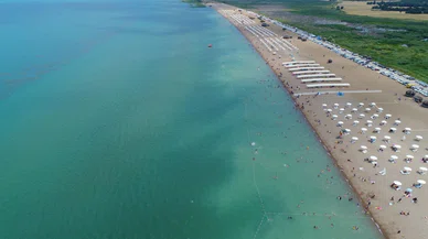 Ucuza tatil arayanlar Konya'yı tercih ediyor. Suyun ve güneşin tadını çıkartıyorlar