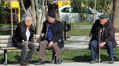 Türkiye yaşlanıyor: Yaşlılar, mutsuzlar ve ömürleri kısa