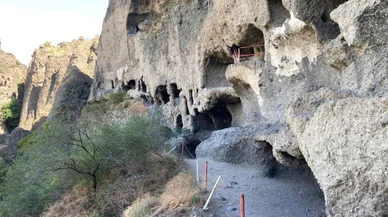 Burası Sille değil, binlerce yıllık mağaralar Konya’nın komşu ilinde yer alıyor