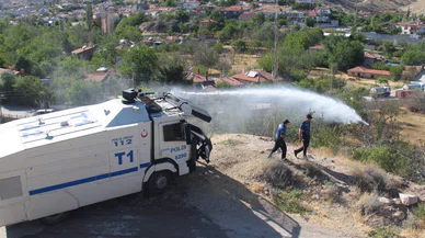 Konya'da ağaçlık alandaki yangına Polis TOMA ile müdahale etti
