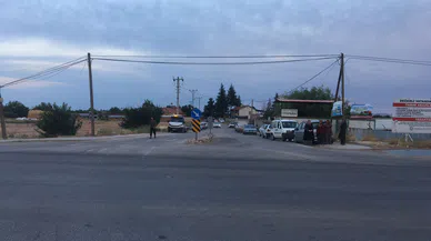 Konya’da yol mağduriyeti. Tarlalarına ulaşmak için 5 kilometre yol gidiyorlar