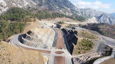 Konya’nın Antalya yolunu kısaltacak olan projede düğmeye basıldı. Süre azalacak, risk düşecek