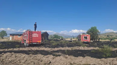 Konya'daki arazi ve ahır yangını korkuttu