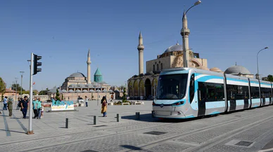 Konya'daki tarihi caminin duvarları çatladı. Sebebi tramvay mı?