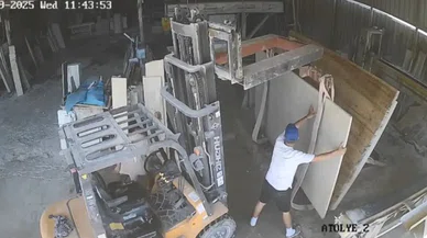 Babasının dükkanında mermer tablanın altında kaldı! 19 yaşındaki gençten acı haber