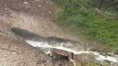 Bu sıcakta Kar yığını altında kalan şahıs aranıyor
