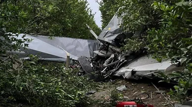 Adana'da eğitim uçağı düştü: Pilot ve yolcu ağır yaralı