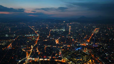 Konya'nın yüksek tepesindeki ışıklar merak uyandırdı. Siluet nereye ait?