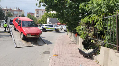 Konya'da ehliyetsiz sürücü kaçarken polisi yaraladı