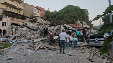 6.'lik deprem Balıkesir Sındırgı'da yıkıma neden oldu