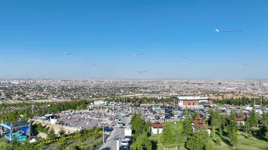 Konya'da dolu dolu bir hafta sonu yaşadı. Uçurtmayı kapan Seyir Tepesi'ne koştu