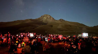 Meteor yağmuru Türkiye'de geceyi aydınlattı