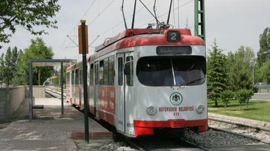 Eski tramvaylar Konya sokaklarına iniyor. Şehir raylı sistemle donatılacak