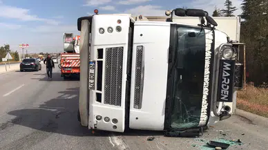 Konya'da yağ yüklü kamyon devrildi: 1 yaralı