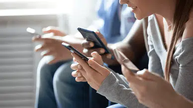 Konyalı Bakandan aile açıklaması: Anne ve babalar farklı dünyalarda yaşıyor