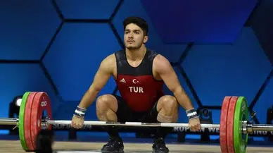 Furkan Özbek Türkiye'yi gururlandırdı:  Rekor kırarak dünya şampiyonu oldu