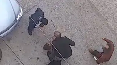 Petshopta taciz: İşletme sahibine sokak ortasında meydan dayağı kamerada