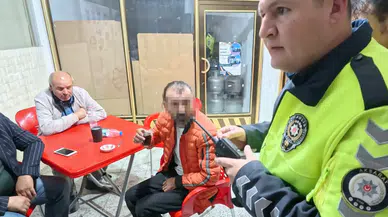 Alkollü halde kaza yaptı, kahveye oturup çay içti