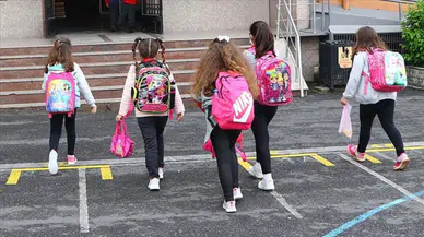 Milyonlarca öğrenci için bugün tarihi bir gün: Bütün okullarda eş zamanlı yapılacak
