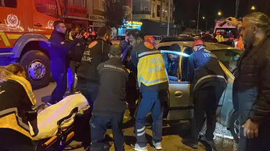 Zamanla yarıştılar: Kazada sıkışan sürücü böyle hayata döndürüldü