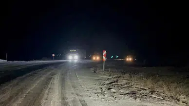 Artık kış yüzünü gösterdi: Tırlar mahsur kaldı