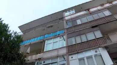 Facianın eşiğinden dönüldü: Balkon çöktü, kadın betonun altında kaldı