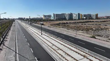 Konya'daki tramvay hattı bu yolu kapatmıştı: Yenilenen cadde açıldı
