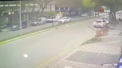 O korkunç kaza anı kamerada: Büyükanne metrelerce savruldu