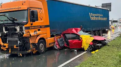 Katliam gibi kaza: Bu otomobilde sağ kalan olmadı