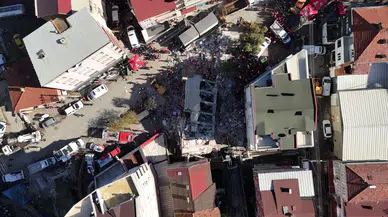 Gebze'deki facia: Çöken 7 katlı bina enkazından 1 çocuğun cansız bedeni çıkarıldı