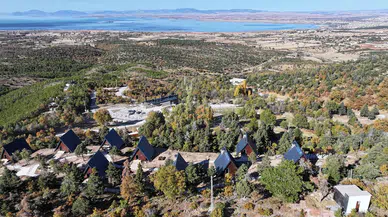 Konya bungalov turizminde ses getirecek: Göl ve çam ormanı birleşti