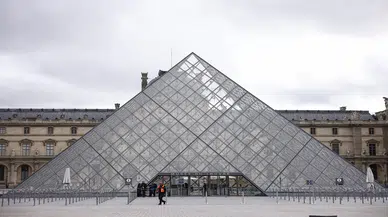 Louvre Müzesi'nden çalınan mücevherler: Değerleri 88 milyon euro