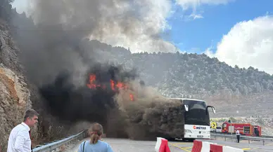 Konya'da korku dolu anlar: Yolcu otobüsü alev topuna döndü