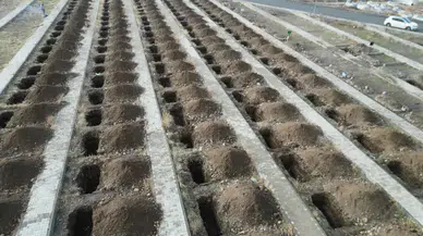 Mezarlar kazıldı: Ölüler bekleniyor