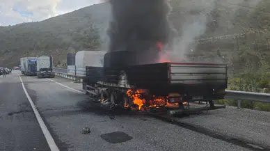 Mermer yüklü tır Konya-Antalya yolunda alevlere teslim oldu