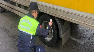 Binlerce sürücüyü ilgilendiriyor: Kış lastiği olmayan yola devam edemeyecek