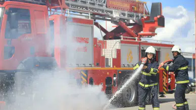 Canlarını hiçe sayıyorlar: İtfaiyecilerin alev ve dumanlarla savaşı