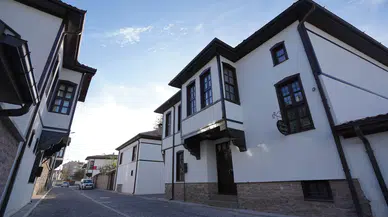 Konyalı vatandaşlar bu sokakta telefonlara sarılıyor: Nostalji yaşanıyor