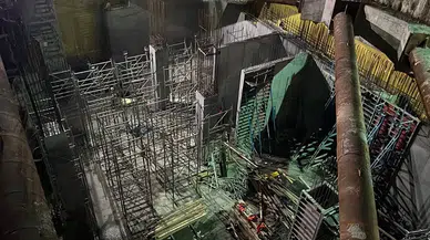 Metro çalışması sırasında iskele çöktü; Ölü ve yaralılar var