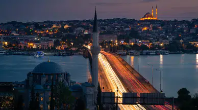 İstanbul'da sabah ezanı saatleri değiştirildi: Vatandaş tepkili