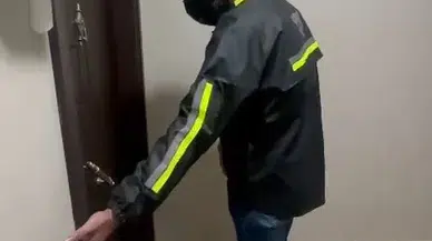 77 yıl hapis cezasıyla aranıyordu: Polis kurye kılığında kapısını çaldı