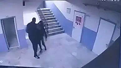 Okulda müdür dehşeti: Otizmli öğrenciyi merdivenlerden böyle itti