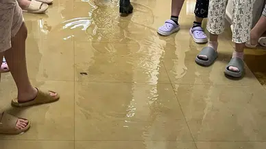 Kız yurdunda şok: Su borulara patladı her şey su altında kaldı