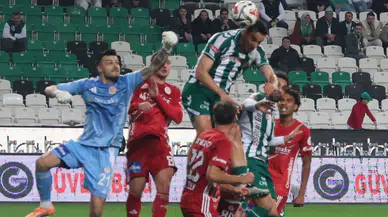 Konyaspor’da kan kaybı sürüyor: Taraftar ıslıkladı