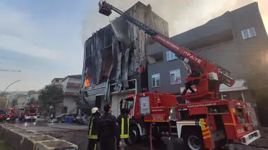 Parfüm deposu alevlere teslim oldu: Çok sayıda can kaybı var