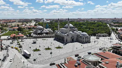 Konya'da gönüller bu meydanda bir oluyor: Binlerce kişi geliyor