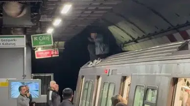 Metroda yaşanan o ilginç anlar kamerada