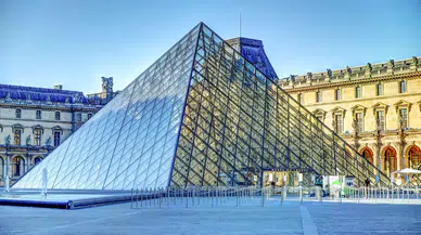 Louvre soygunu: Zanlı sosyal medya fenomeni ve eski müze güvenlik görevlisi çıktı