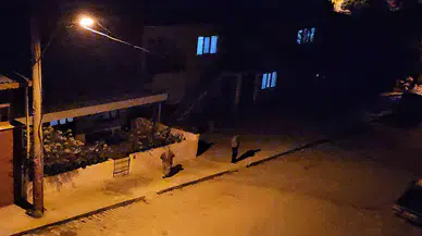 İnsanlar sokakta sabahlıyor: Balıkesir'de 4.3 büyüklüğünde deprem