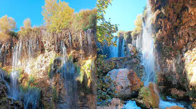 Konya’nın eşsiz şelalesinde sonbahar güzelliği: Sarının en doğal hali